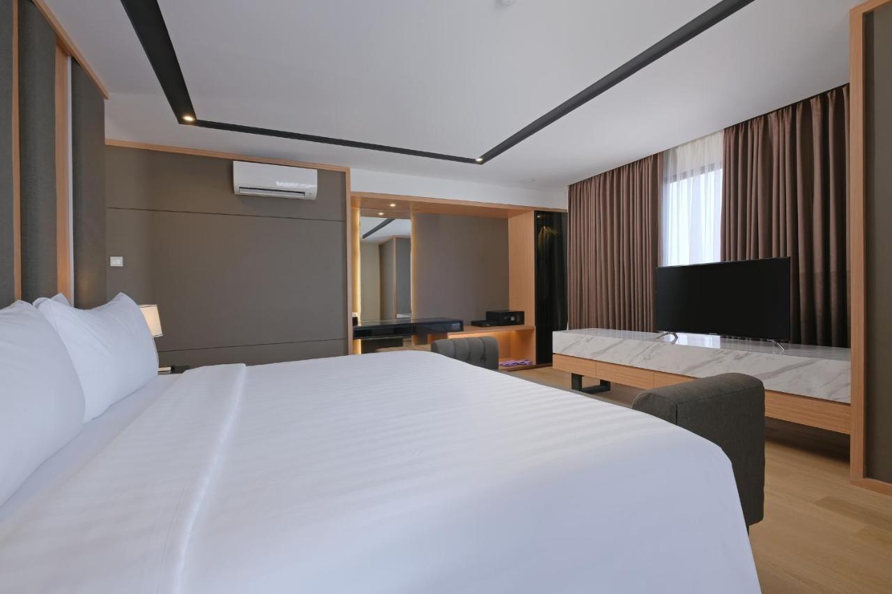 Quest Prime Pemuda - Semarang Hotel Exterior photo